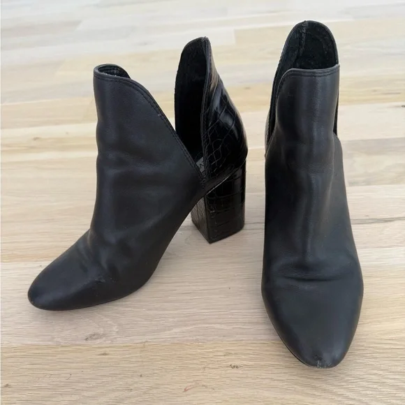 Steve Madden Sleek Black Ankle Booties - Picture 2 of 7